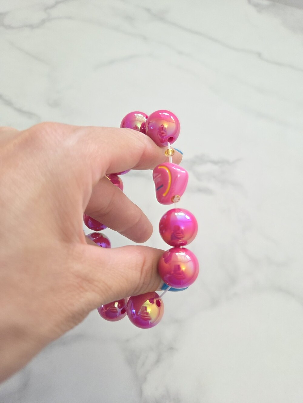 Chunky Hot Pink Iridescent Beaded Bracelet Heart Smile Charm Stretch - Picture 4 of 12